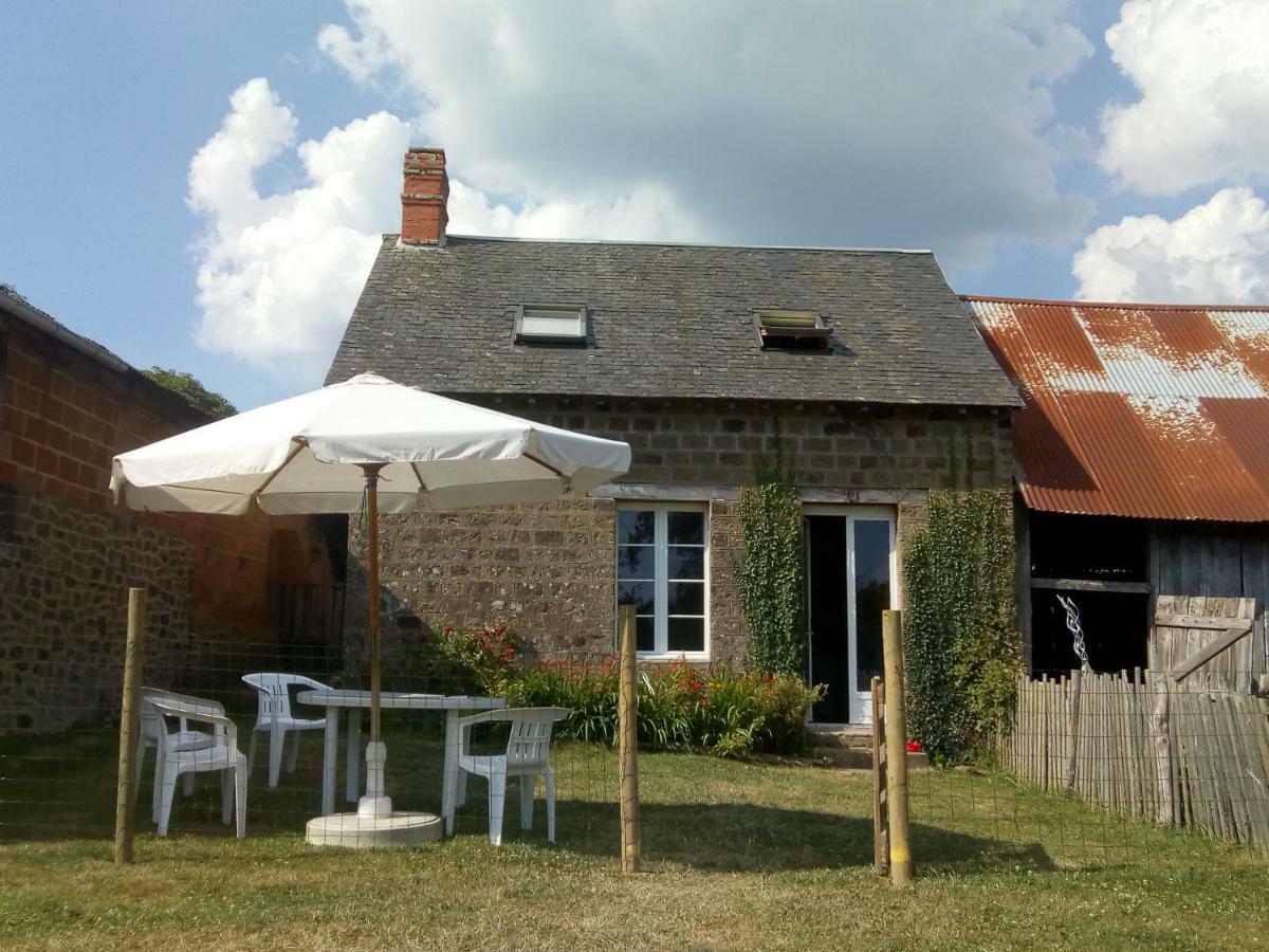 Le Domaine Villa Saint-Symphorien-des-Monts Luaran gambar